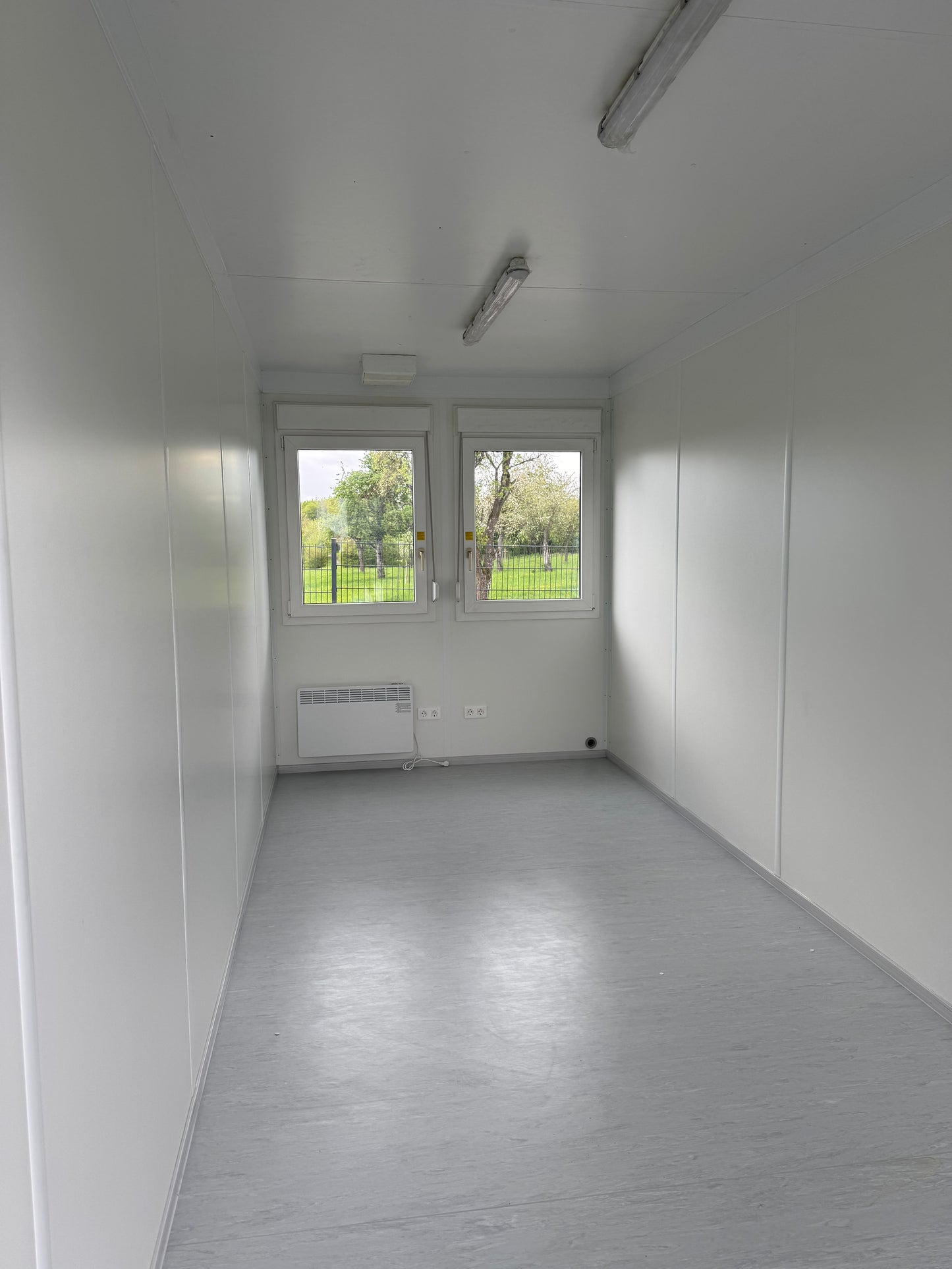Bürocontainer BasicLine 20' RAL 9002 Grauweiß Containex