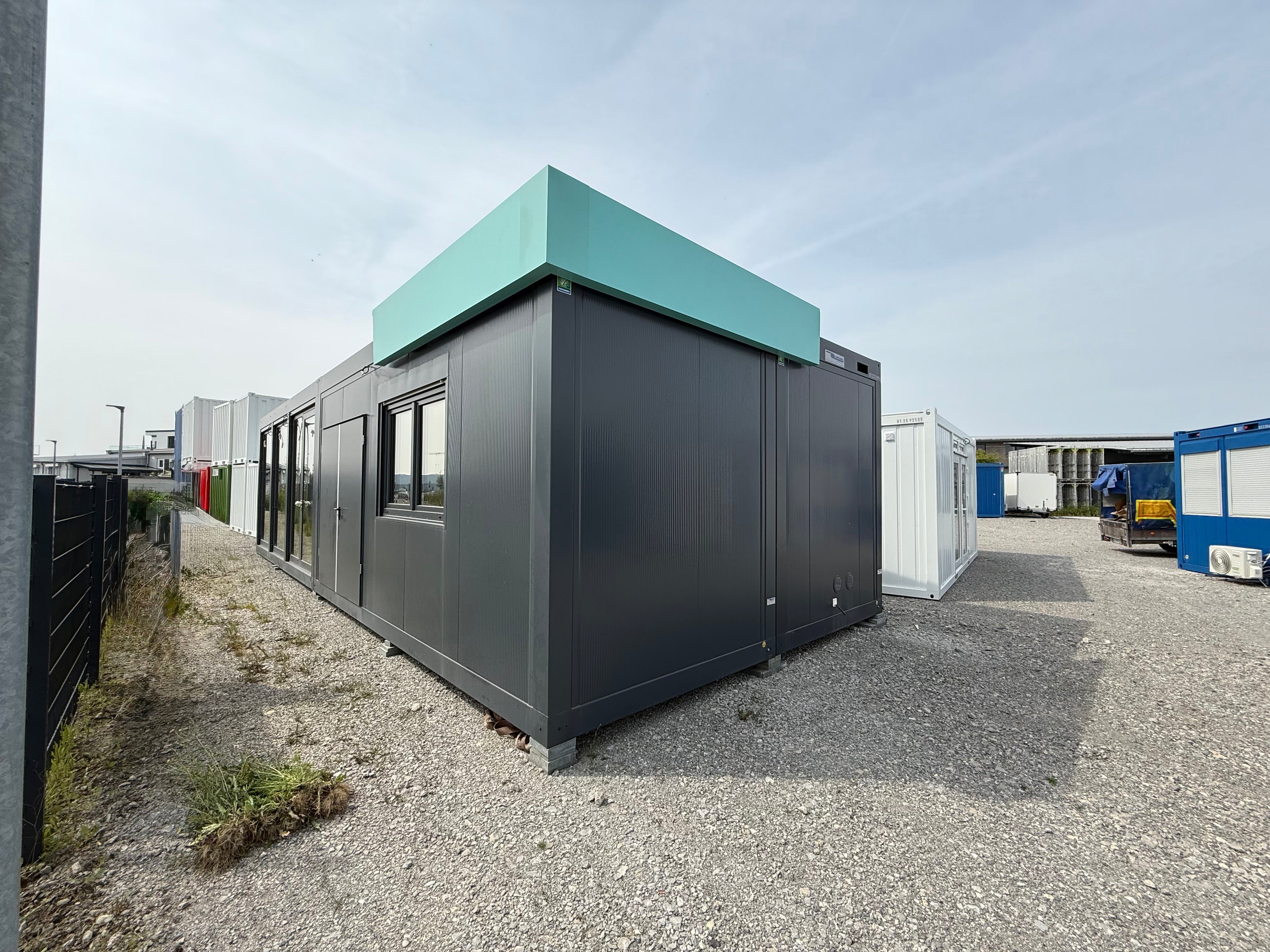 Büro- und Sanitärcontaineranlage PLUS Line 20’ – Komplettsystem BBT Bäuerle Bau Team