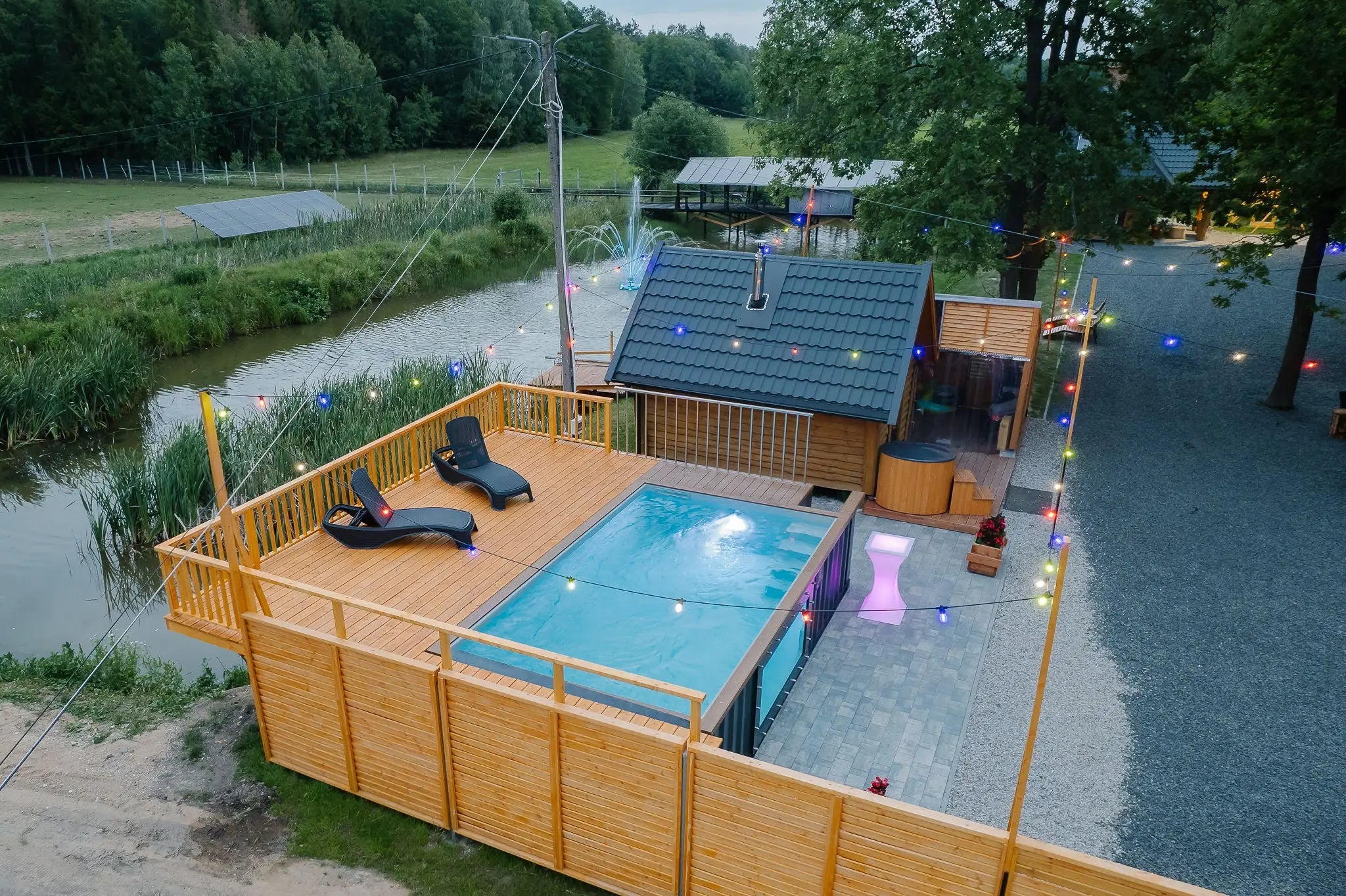 Container Pool BBT Bäuerle Bau Team